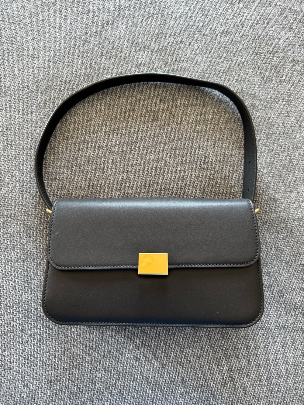The Curated Classic Shoulder Bag in Black